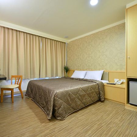Ing Wang Hotel Tajnan Kültér fotó